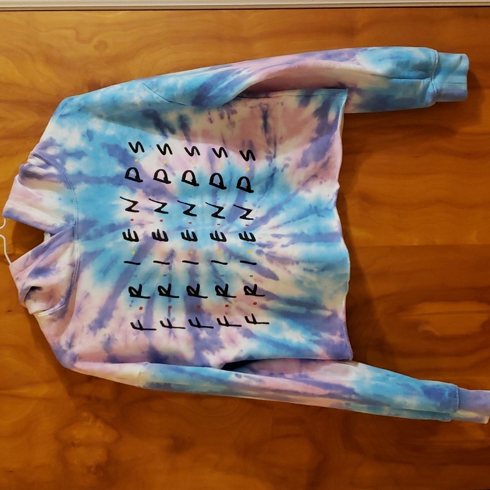 FRIENDS TIE DYE CROP HOODIE